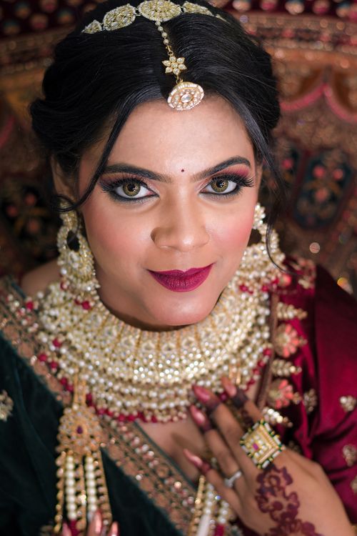 Free Stunning Indian bride showcasing traditional attire and intricate jewelry, with a rich cultural background. Stock Photo