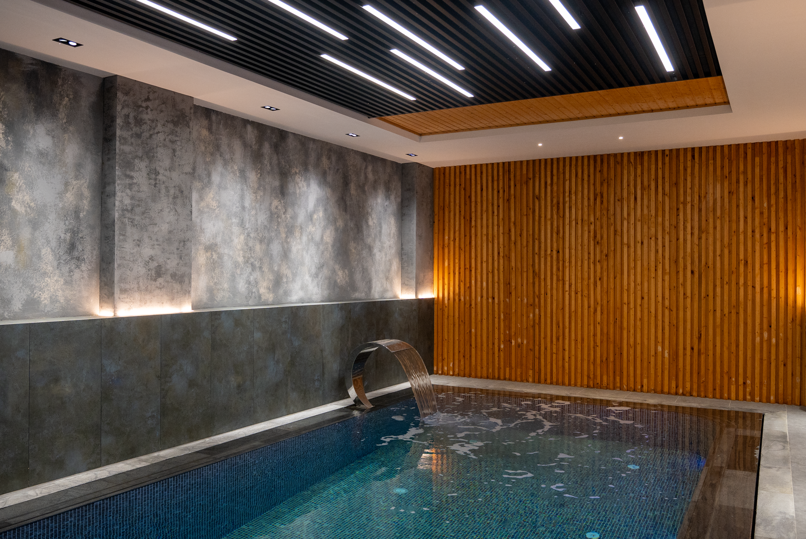 Rustige wellness ruimte bij zacht licht