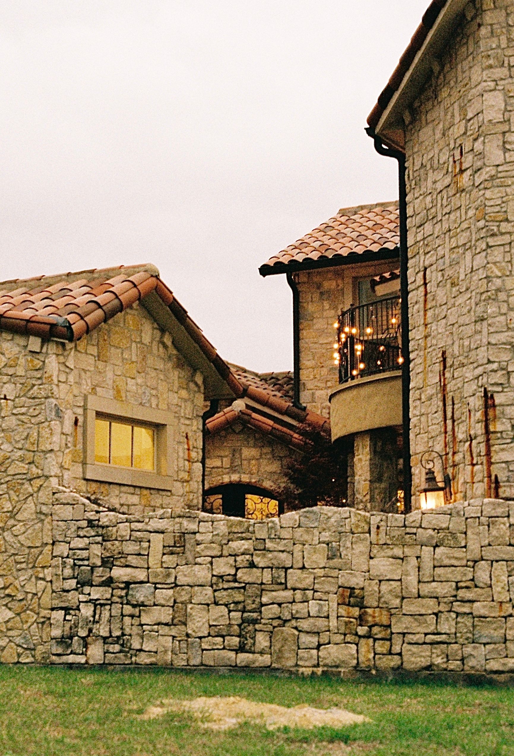 Stone residence in Dallas, Texas with traditional architectural detailing