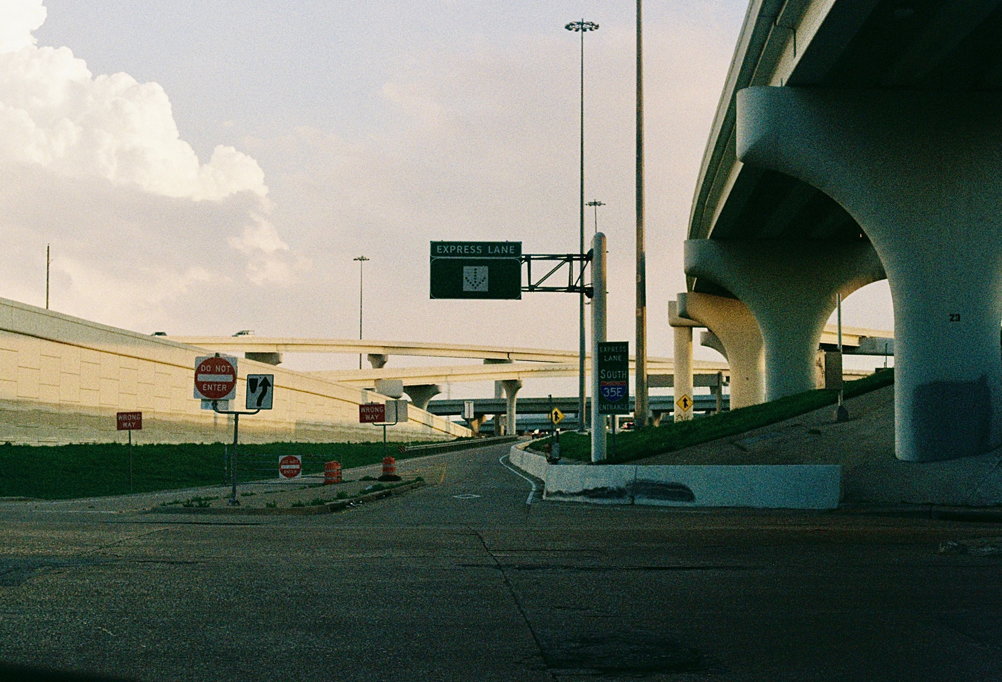 pedestrian on Texas freeway overpass