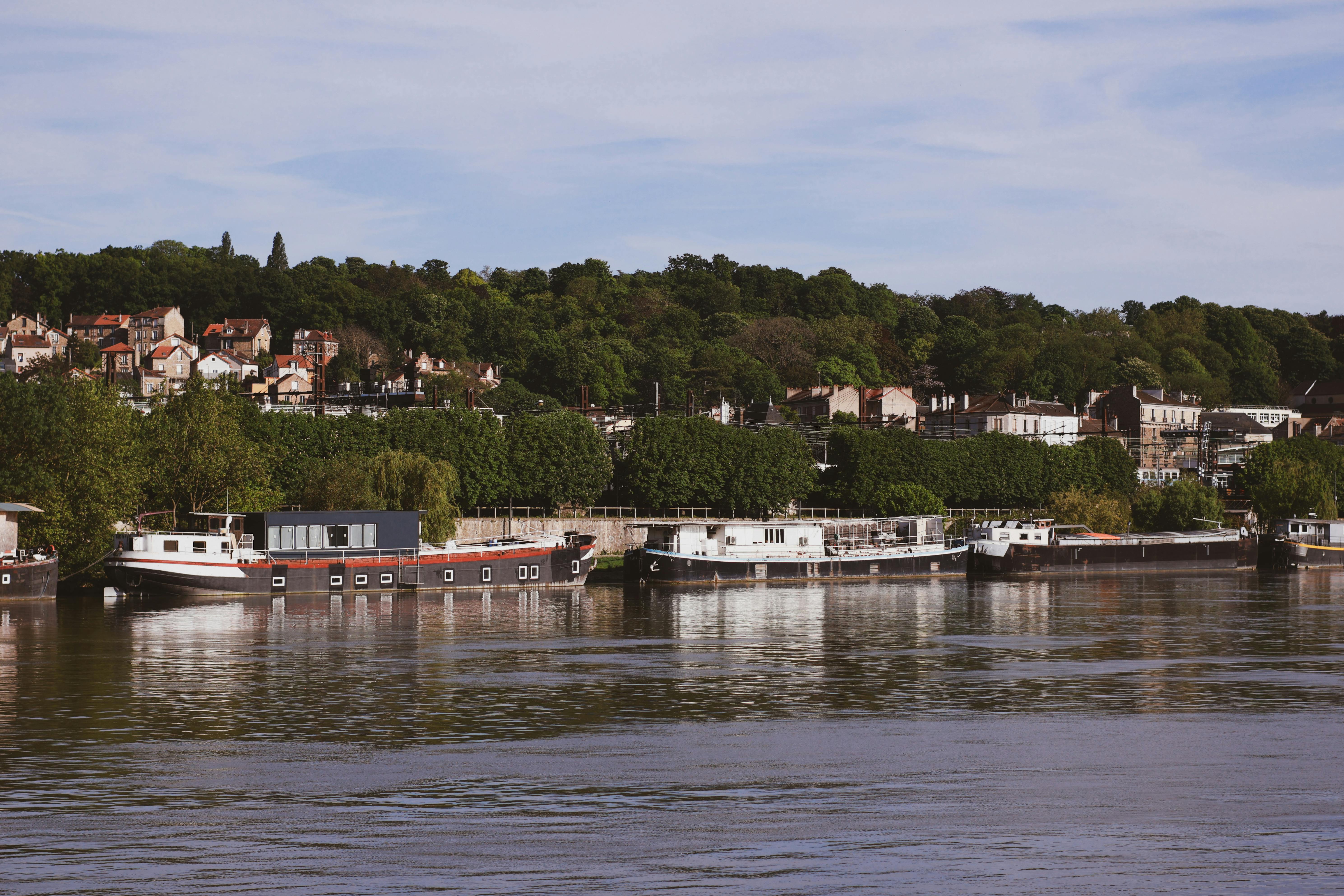 Barge Cruising Is a Slow-Travel Antidote to Overtourism — Photo by Lora  Rikky on Pexels