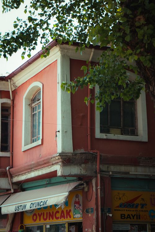 Free Rustic corner of a vibrant Turkish building, highlighting its urban charm. Stock Photo