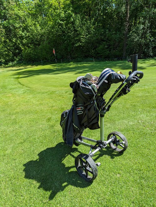Free stock photo of flag, golf, golf trolley