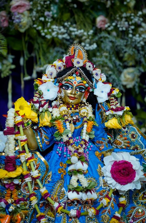 Free A colorful Hindu goddess statue adorned with flowers and jewelry in Dhaka, Bangladesh. Stock Photo