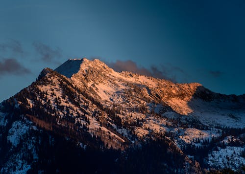 Vista Panoramica Della Montagna Durante L'alba