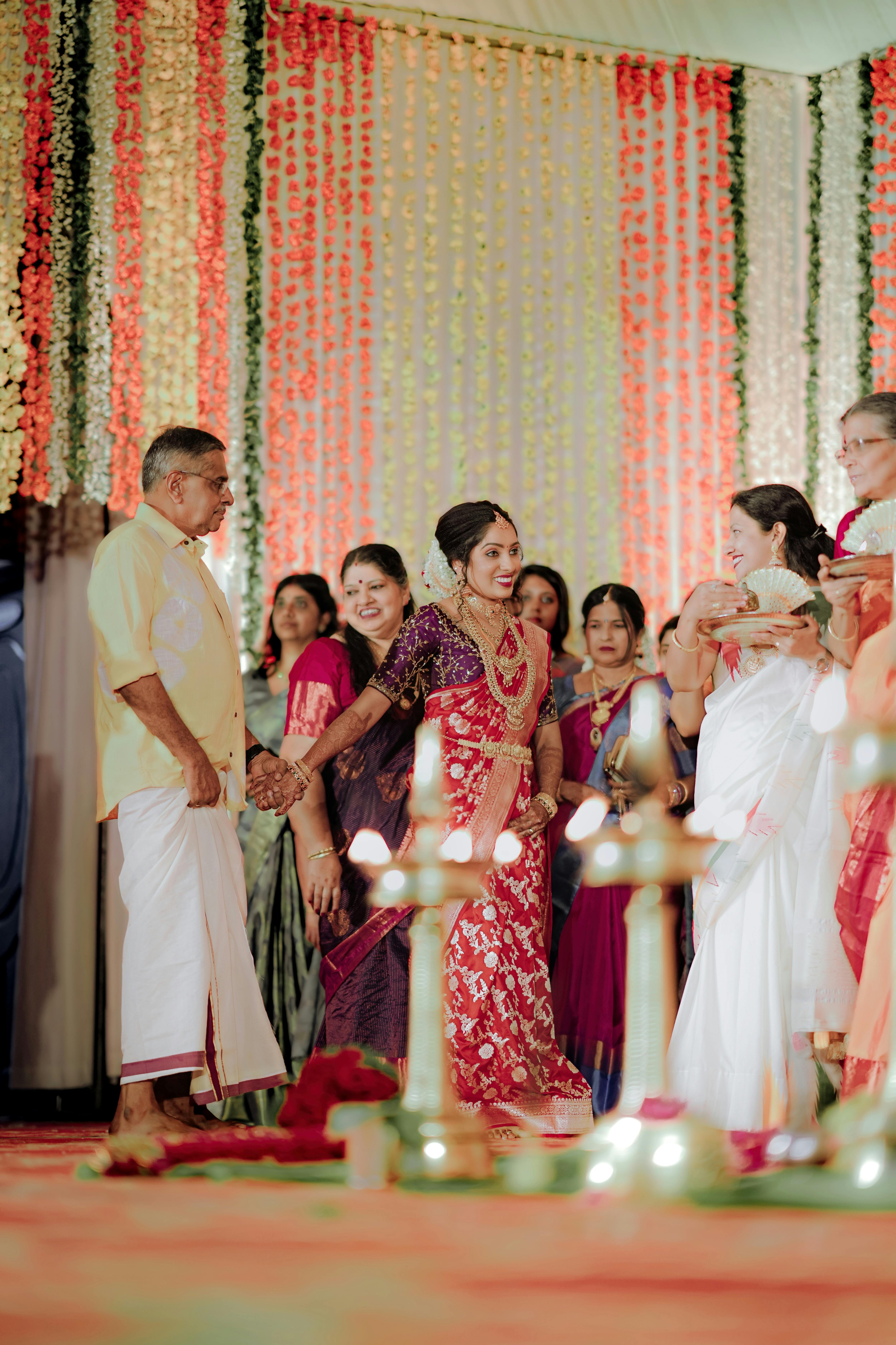 https://images.pexels.com/photos/23961255/pexels-photo-23961255/free-photo-of-a-wedding-ceremony-in-india-with-people-in-traditional-attire.jpeg?auto=compress&cs=tinysrgb&w=1260&h=750&dpr=1
