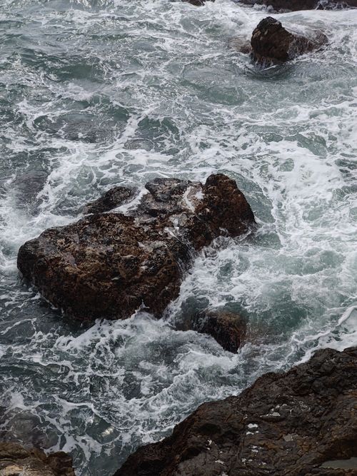 Free Captivating scene of ocean waves crashing against rugged rocks in Shenzhen, China. Stock Photo