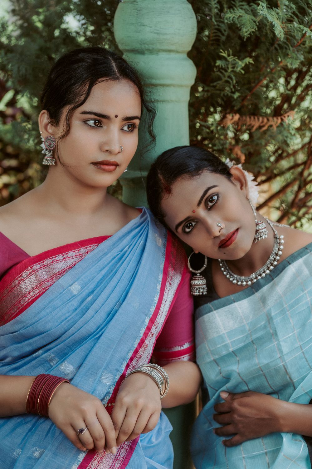 Sri Lankan women in traditional sarees