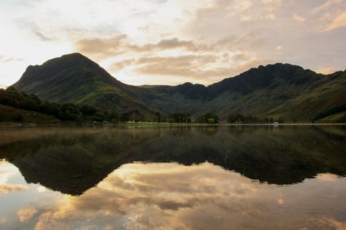 Dawn breaks over the Lake District,casting a golden glow over the tranquil waters