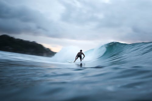 Foto Des Mannes, Der Surft