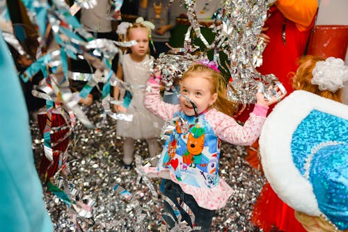 Foto Della Ragazza Che Si Diverte Nella Festa Di Compleanno