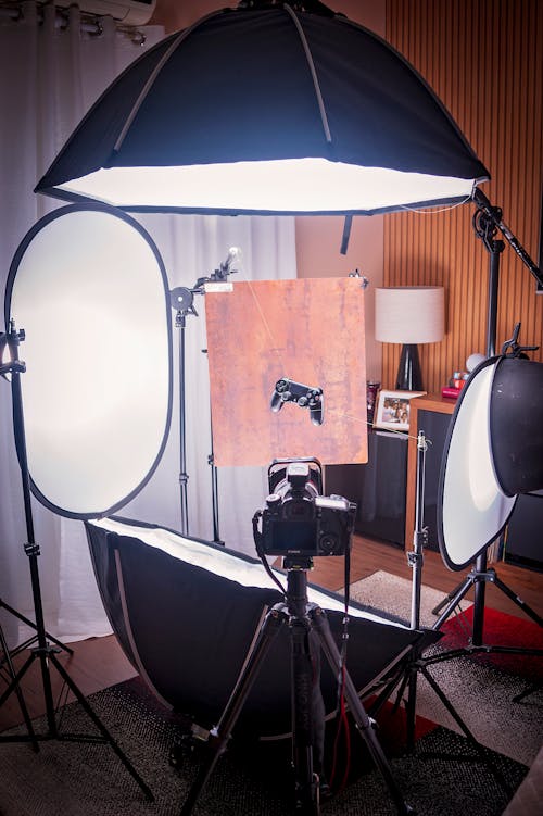 A photo studio with a light and camera