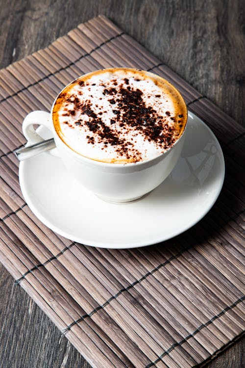 Gratis arkivbilde med arabica kaffe, bord, cappuccino