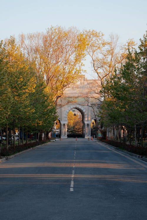 A street with a archway in the middle of it