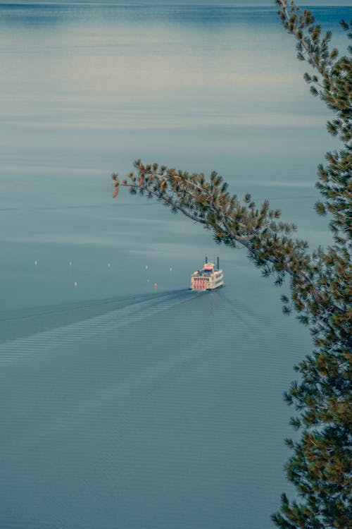 A boat is traveling through the water