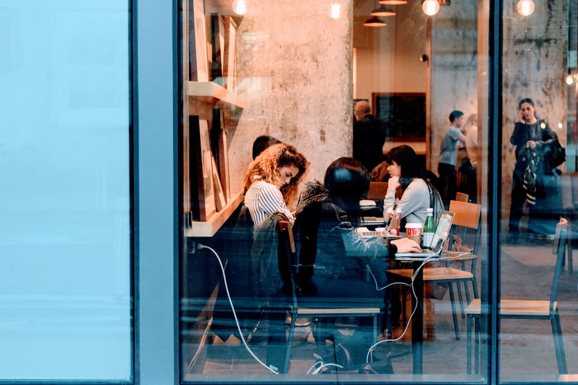 Kostenlos Frauen Im Cafe Stock-Foto
