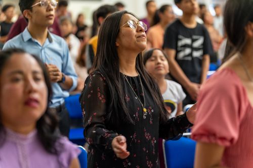 Free A diverse group of people praying during a church service in Ciudad de México, capturing the essence of spirituality and community. Stock Photo