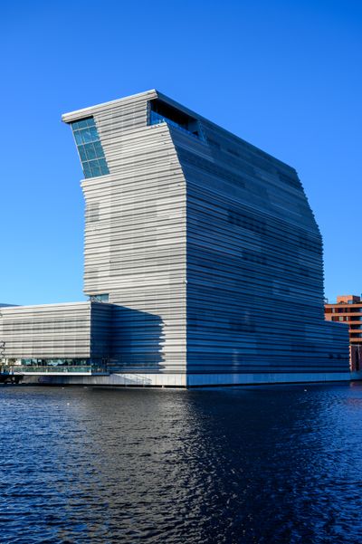 Modern museum building at dusk — Nils R on Pexels