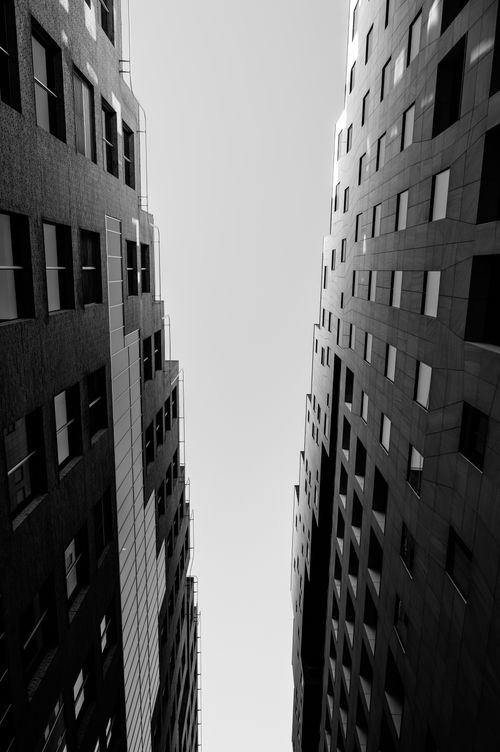 Free Dramatic black and white photo of modern building facades in Oslo, showcasing urban architecture. Stock Photo