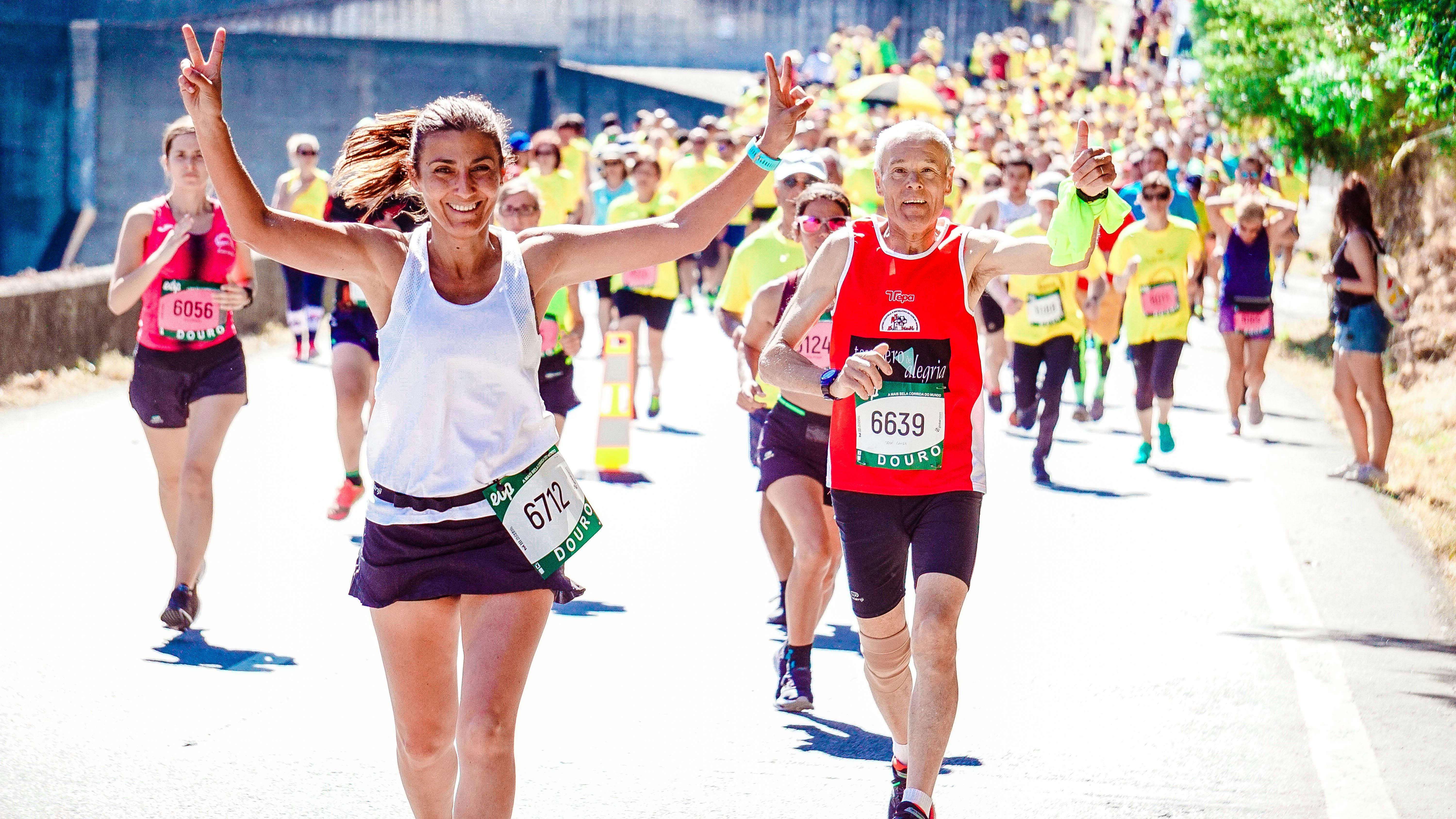 Runner Running Dans La Lumière Du Soir Banque D'Images et Photos