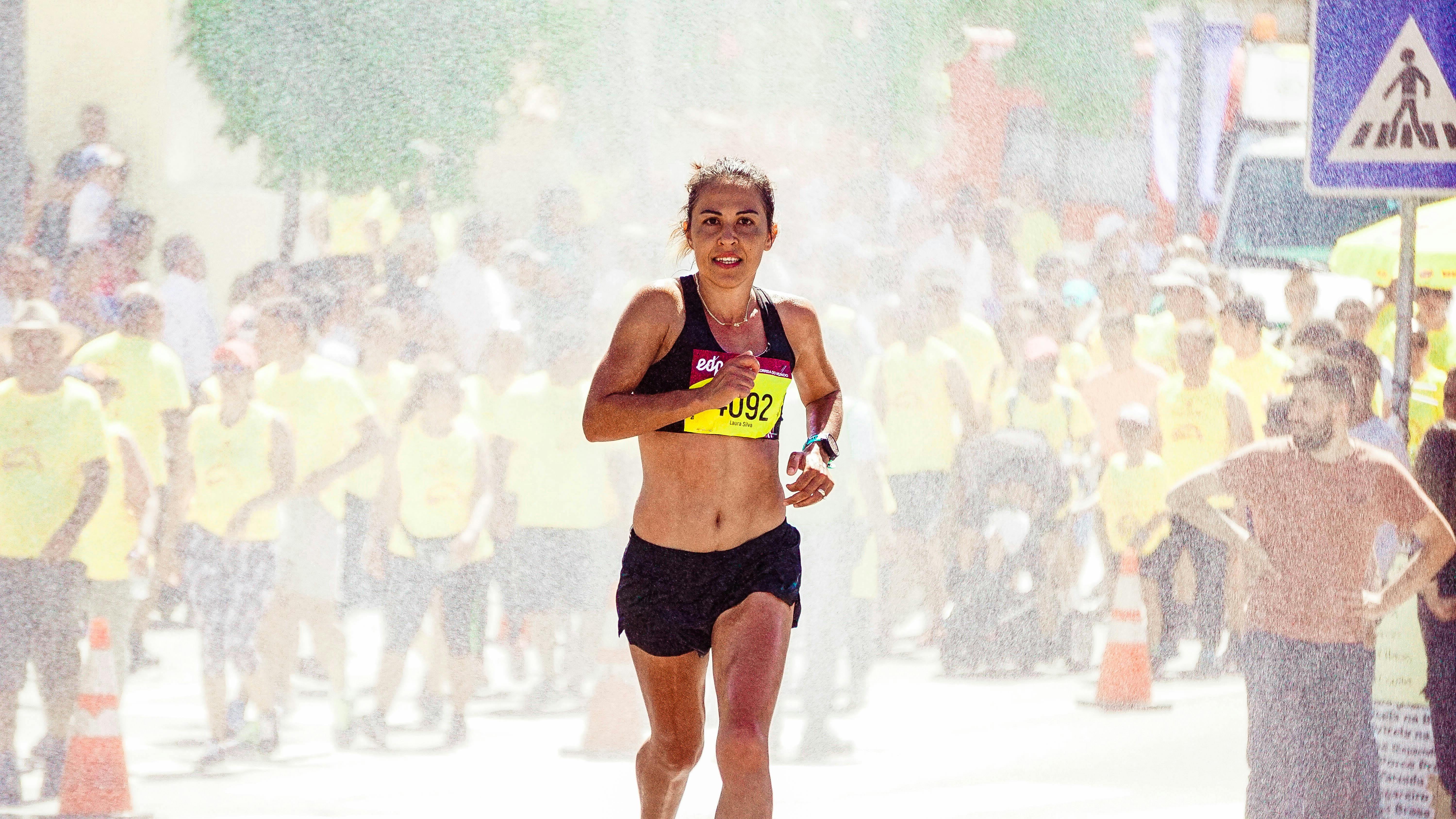 Campeã De Mulheres Correndo Maratona. Movimento De Atletas Portadoras De  Deficiência. Jogos Paralínicos Video Estoque - Vídeo de esporte,  treinamento: 280274621