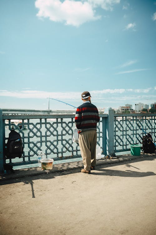 Balık tutmak, balık tutmak için ekipmanlar, istanbul boğazı içeren Ücretsiz stok fotoğraf