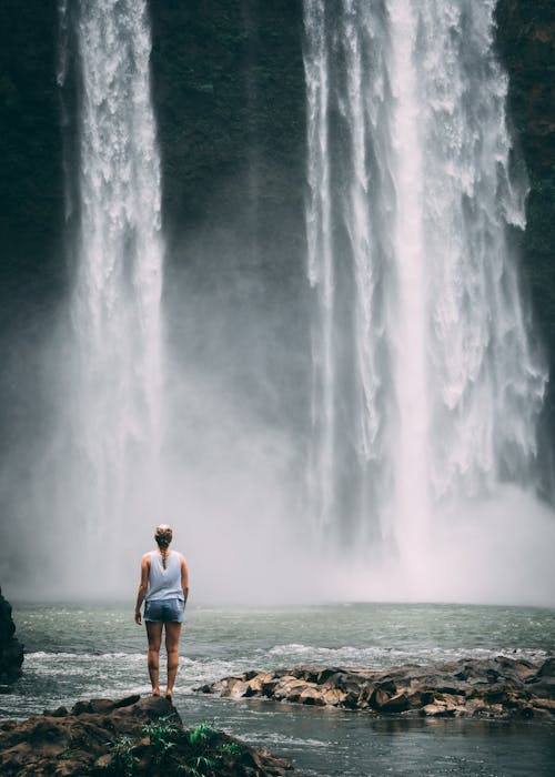 Gratis lagerfoto af alene, dagtimer, denim shorts