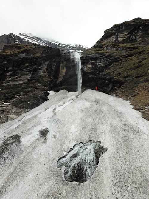 Foto d'estoc gratuïta de a l'aire lliure, aigua, alt