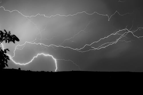 Fotobanka s bezplatnými fotkami na tému blýskanie, búrka, čierny a biely