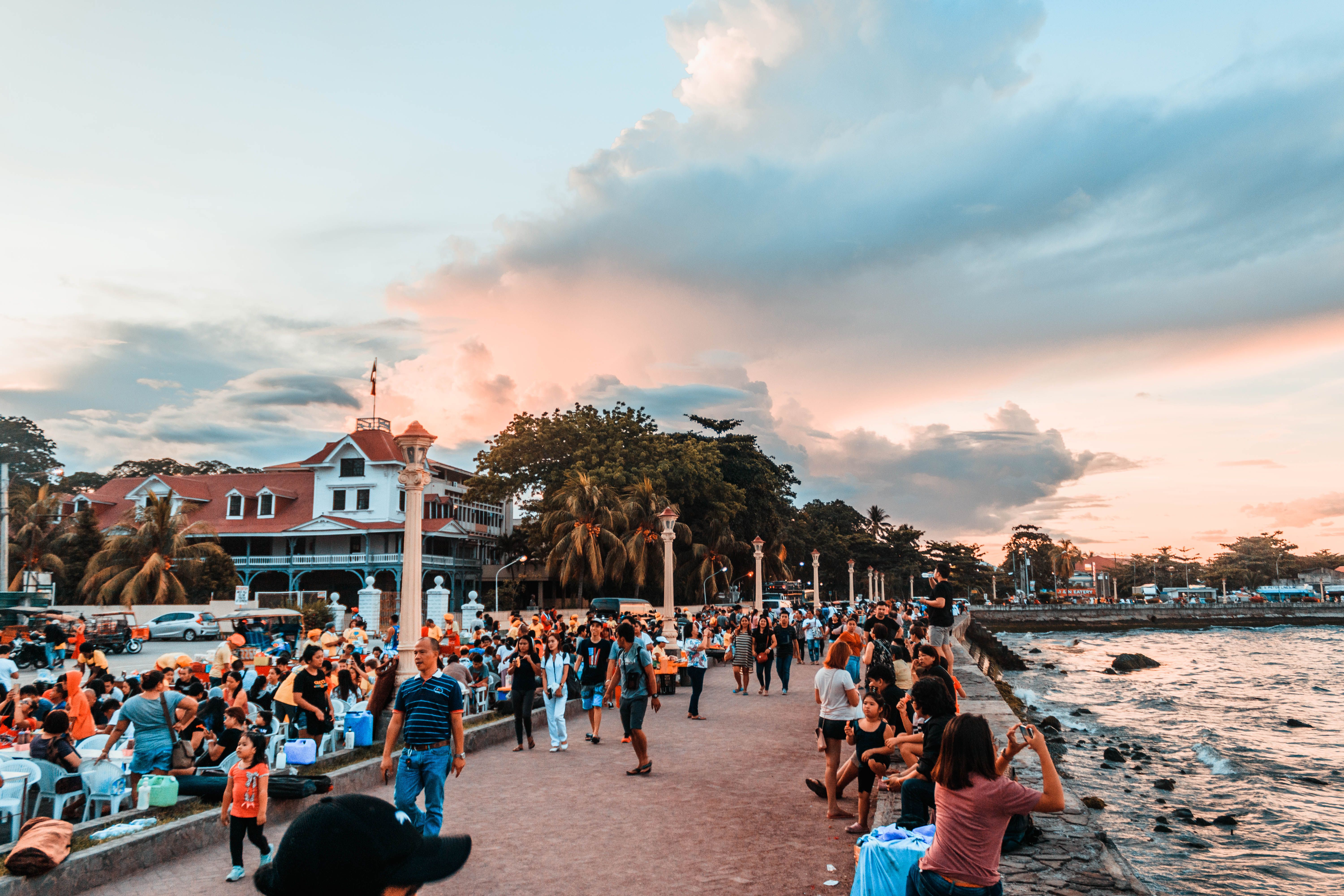 Orlando promenade area showing community atmosphere
