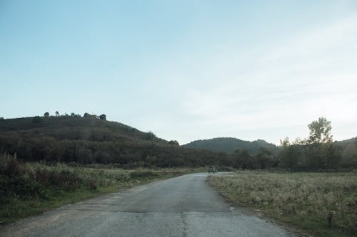 Ingyenes stockfotó domb, fű, tájkép témában