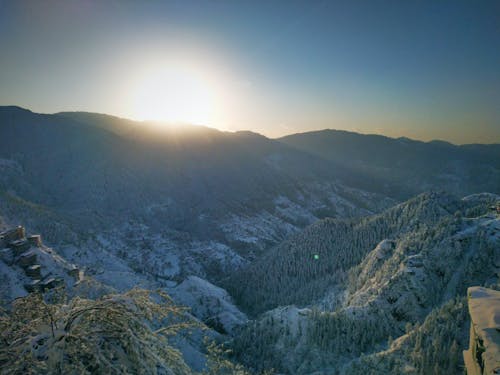 beyaz dağlar, gün doğumu, kar yağışı içeren Ücretsiz stok fotoğraf