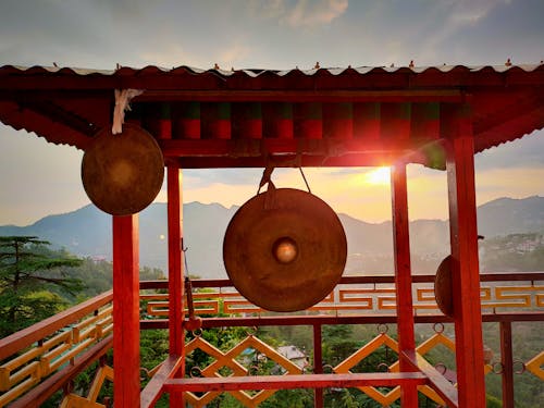 Budizm, gong, gün batımı içeren Ücretsiz stok fotoğraf