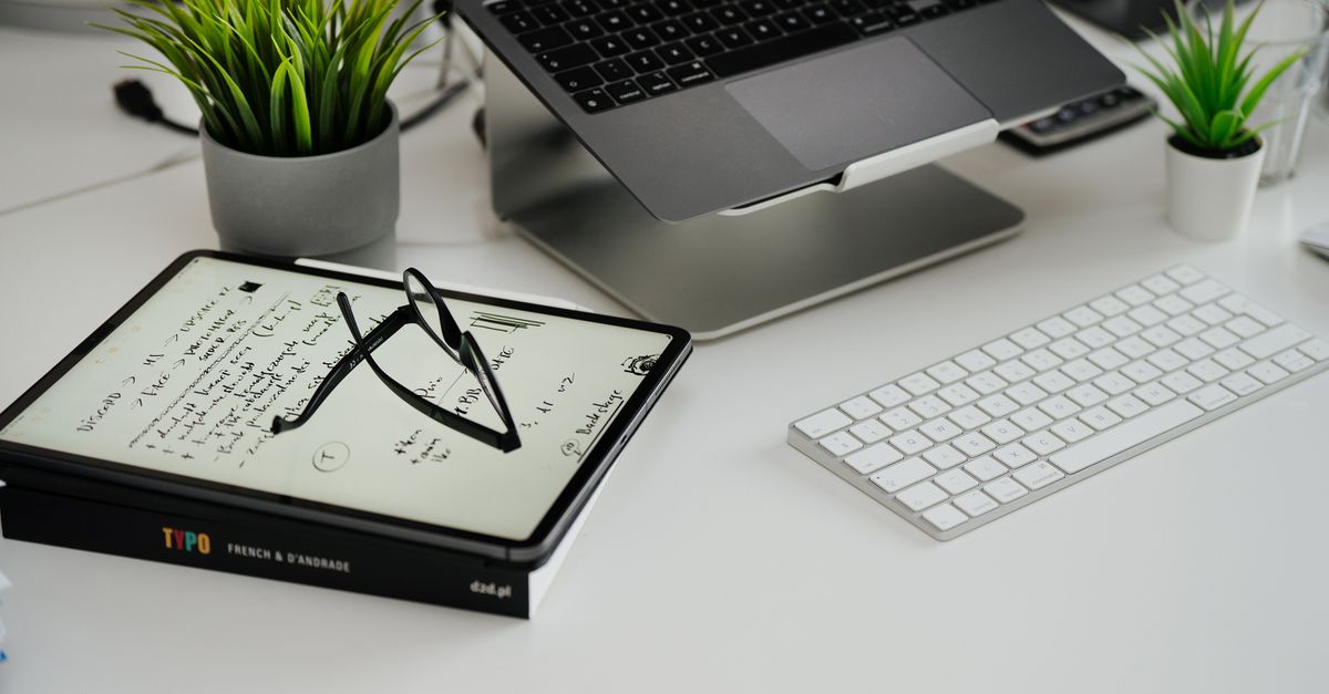 Kindle Scribe Colorsoft Review: A Niche Digital Notebook for Power Users