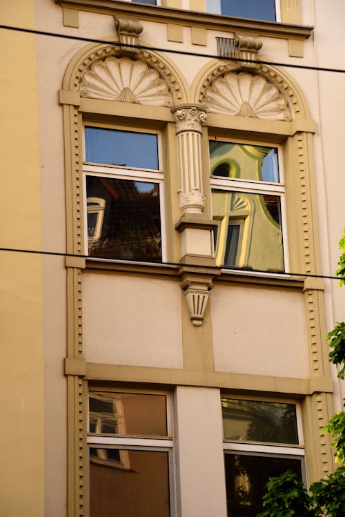 19. yüzyıl, apartman binası, cam pencereler içeren Ücretsiz stok fotoğraf