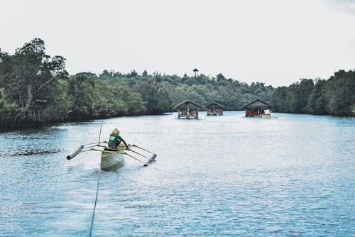 Foto profissional grátis de água, barco, cabanas nipa