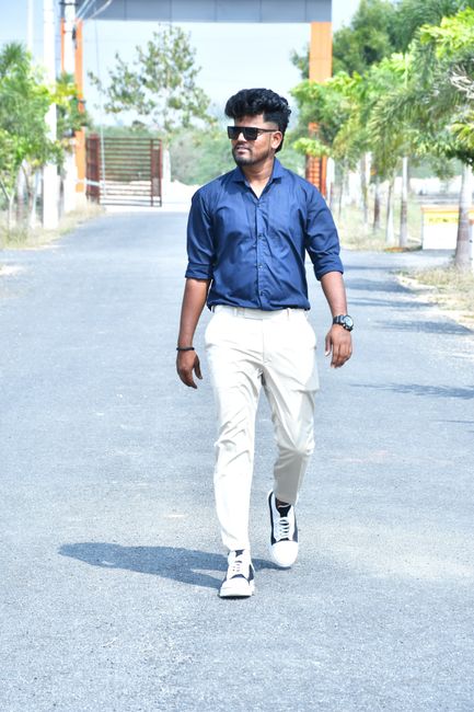 Navy shirt with white pants, rolled sleeves are my little detail
#styleinspo #dailylook #navy #shirt #pants