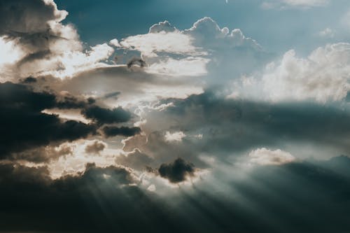 Gratis Luz Que Atraviesa Las Nubes Foto de stock