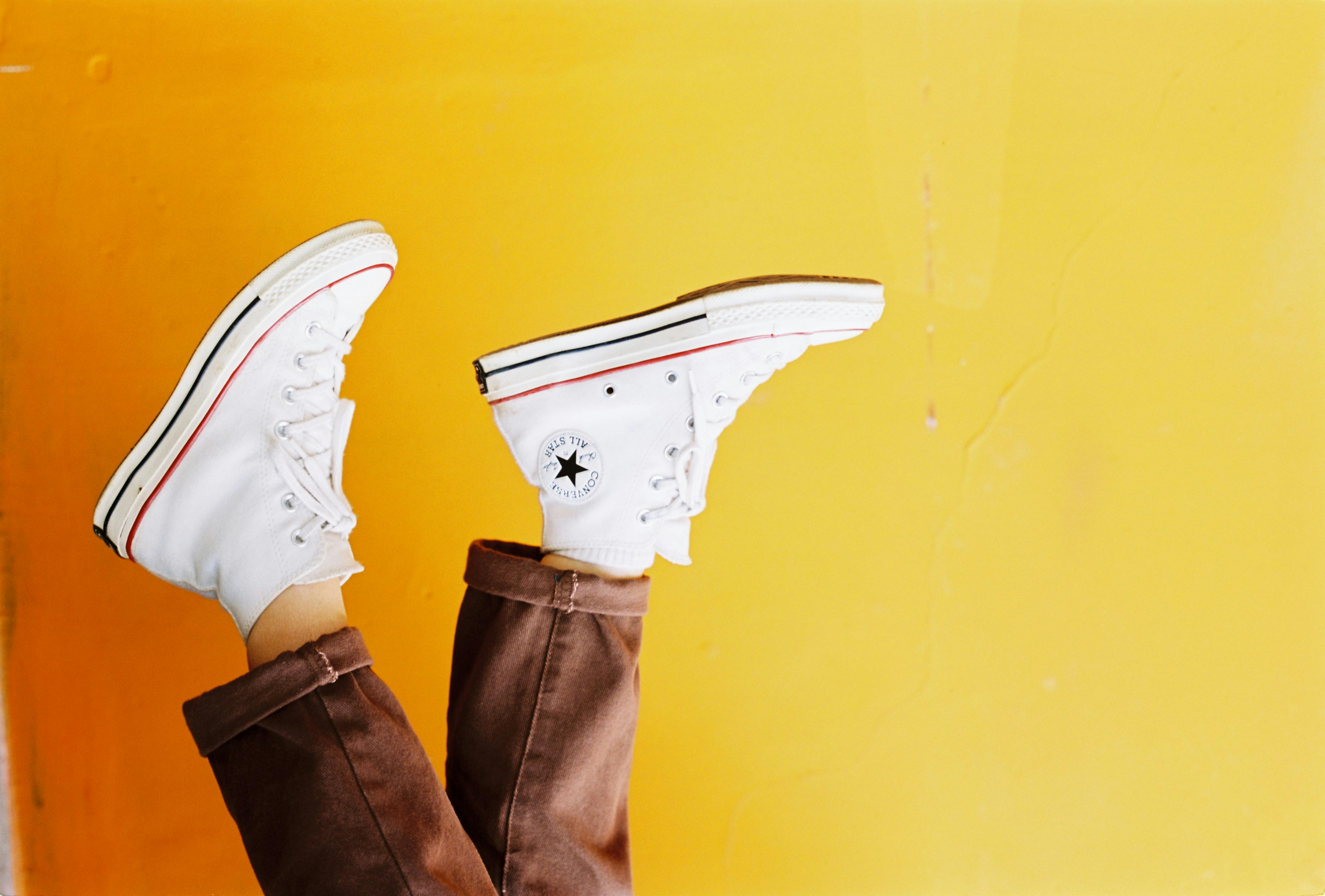 Converse wallpaper yellow best sale