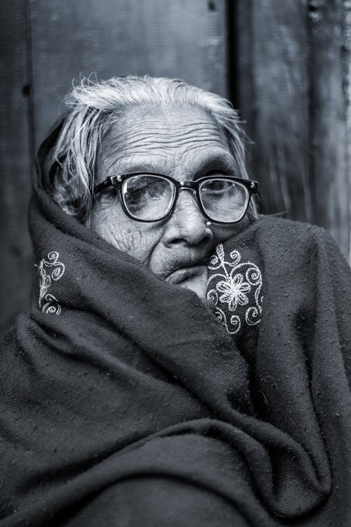Fotobanka s bezplatnými fotkami na tému čierny a biely, človek, dioptrické okuliare