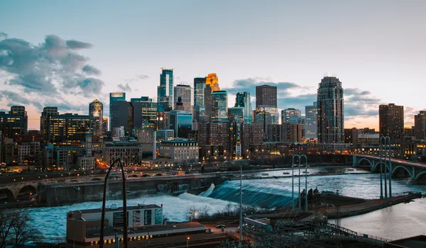 Minneapolis et le Mississippi au coucher du soleil