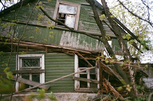 Foto d'estoc gratuïta de abandonat, arquitectura, bungalou