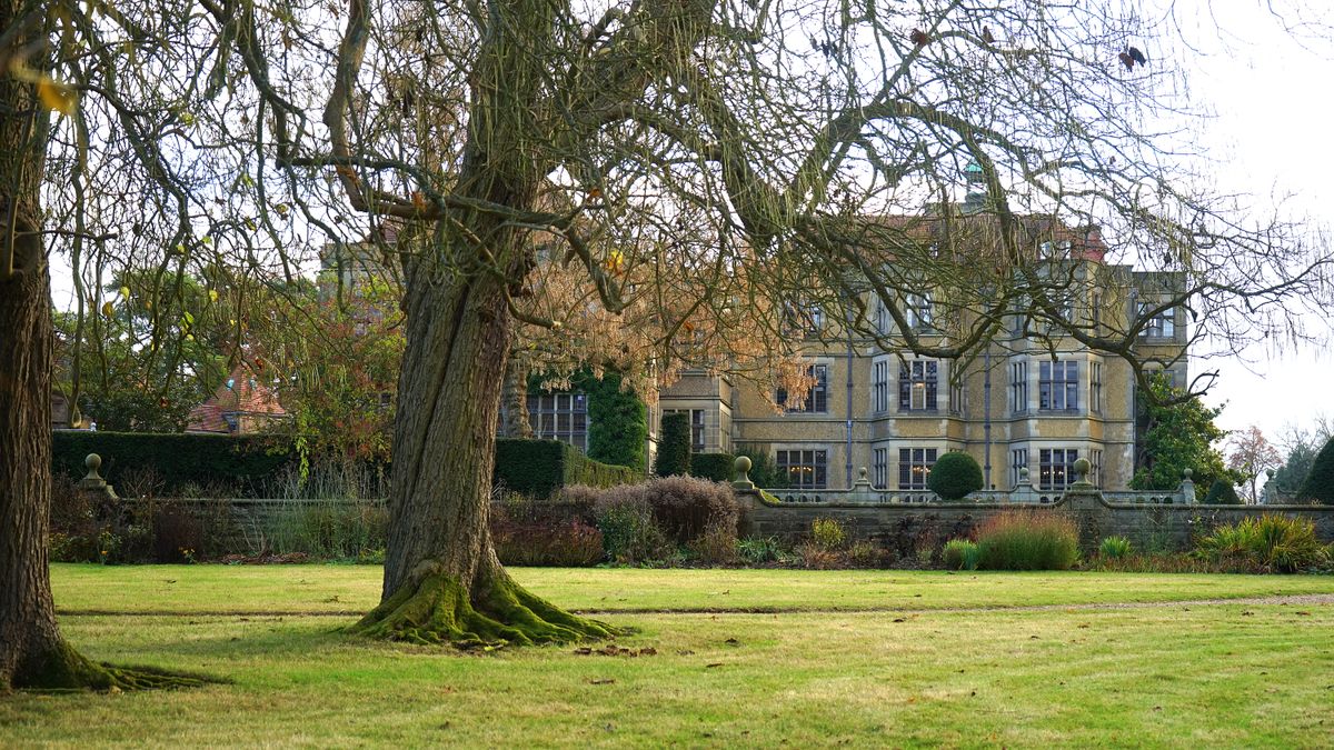 Hadley Park House Hotel in Telford toasts a regional wedding award
