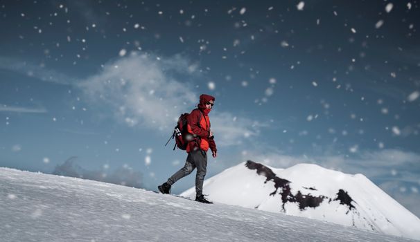 雪山旅行带什么？保暖、防滑、高反应对