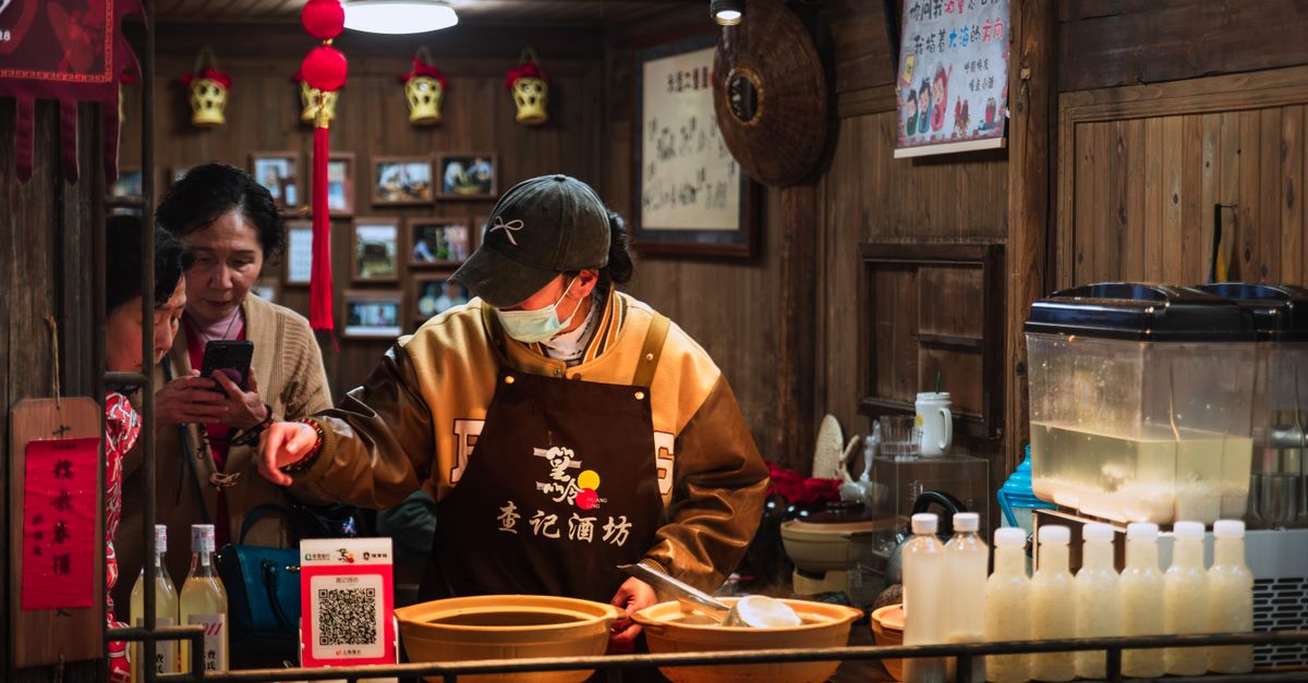 How to Pay in China: Mobile Payments, Cash & Cards (2026)