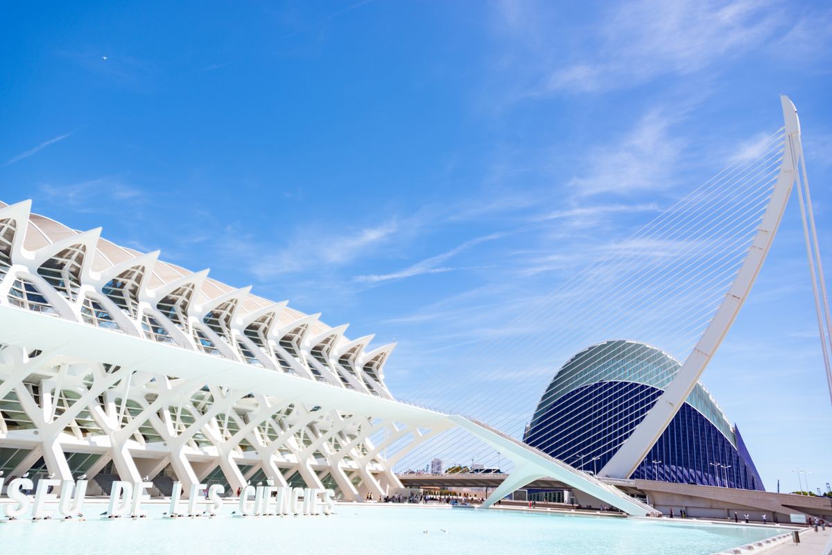 Ansamblul Orasului Artelor si Stiintelor din Valencia, cu bazinele lui