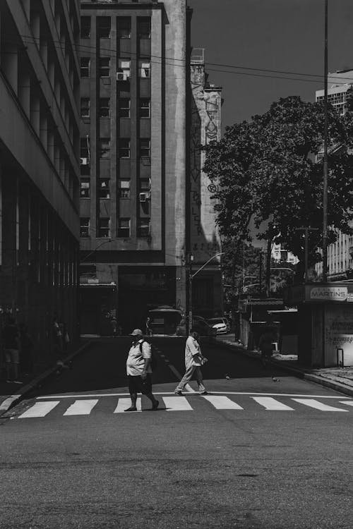Foto profissional grátis de black and white, cena urbana, cotidiano