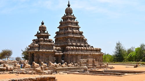 Single stone cut temple