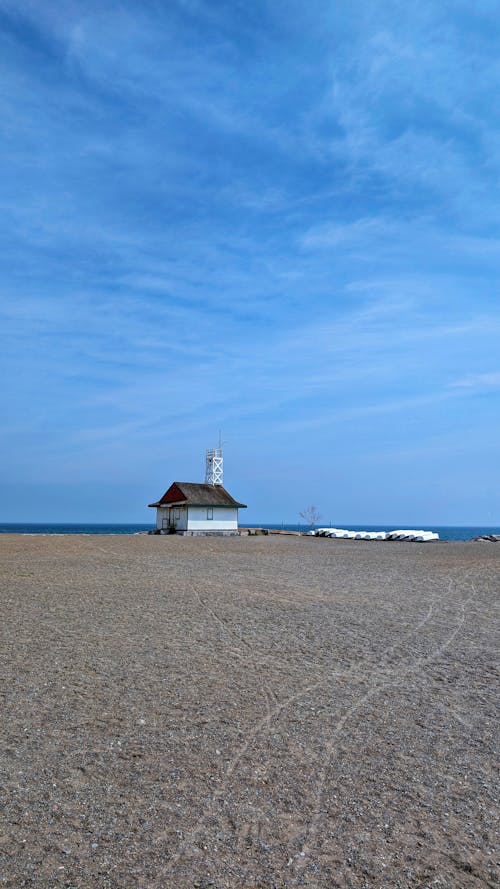 sahilde içeren Ücretsiz stok fotoğraf