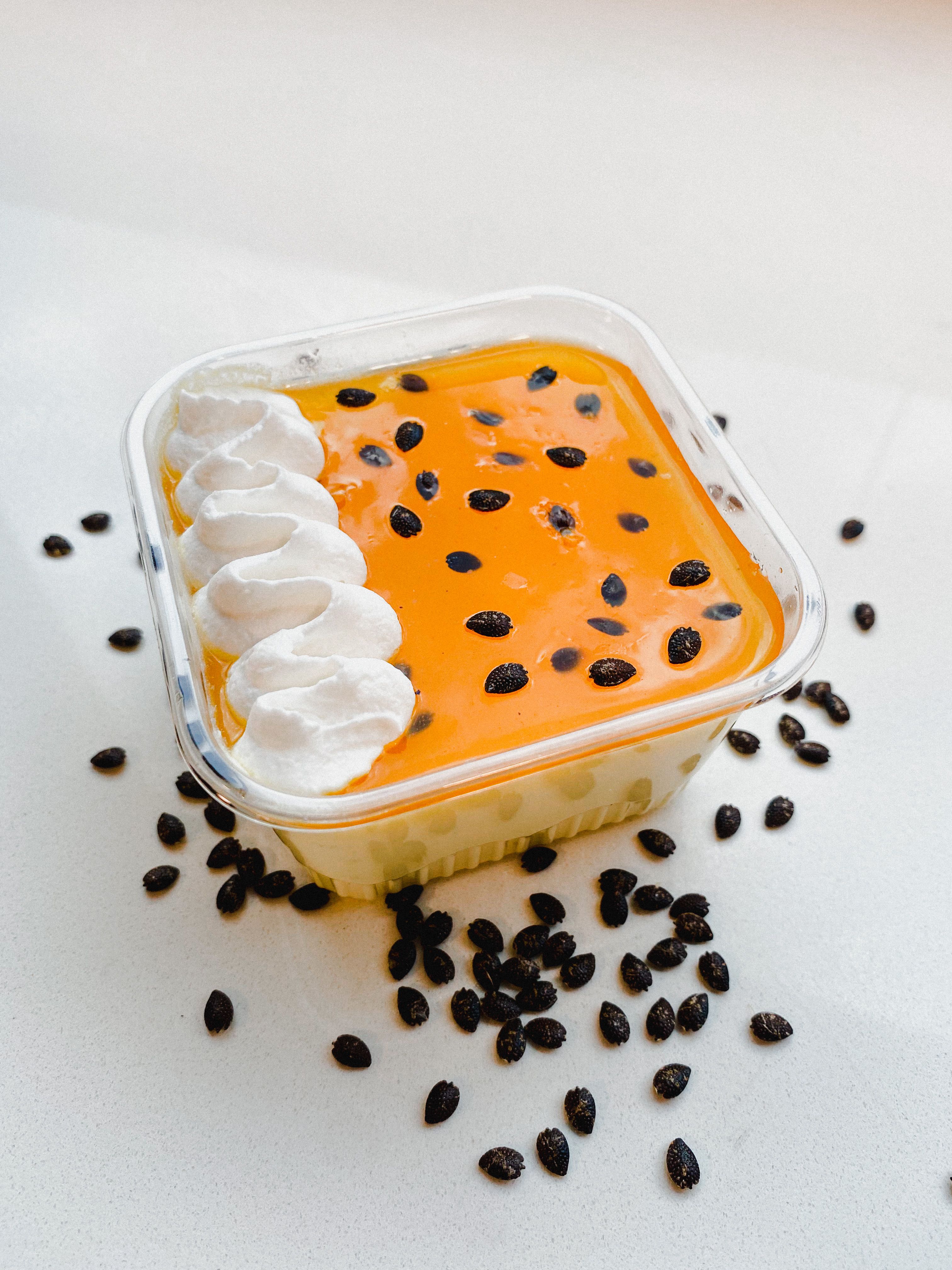 Foto de Mousse de maracujá com calda da fruta
